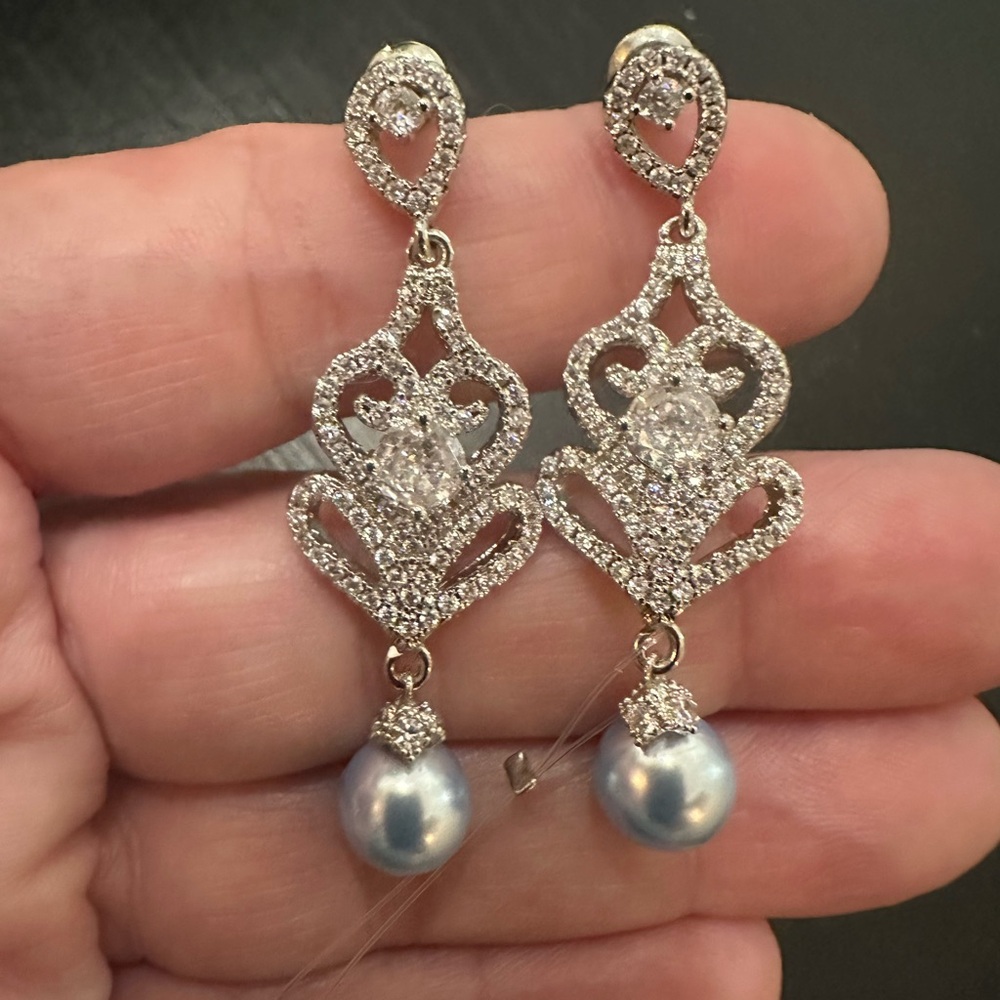 Blue pearl bracelet and earrings - Picture 7 of 16
